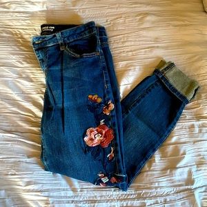 Adorable Hippie Laundry embroidered jeans